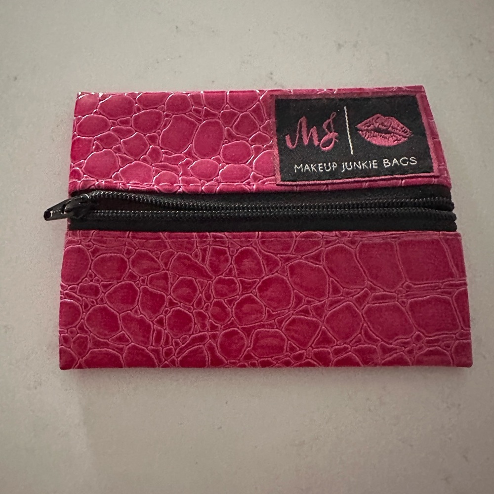 Makeup Junkie Bags Pink Crocodile Texture Pouch - Micro